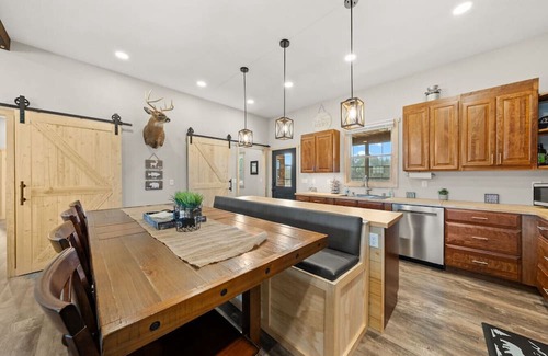 Markville Haus | Hibernation Station - 6BR On the Trails!