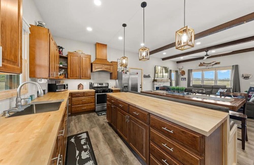 Markville Haus | Hibernation Station - 6BR On the Trails!