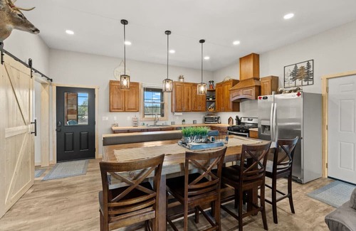 Markville Haus | Hibernation Station - 6BR On the Trails!