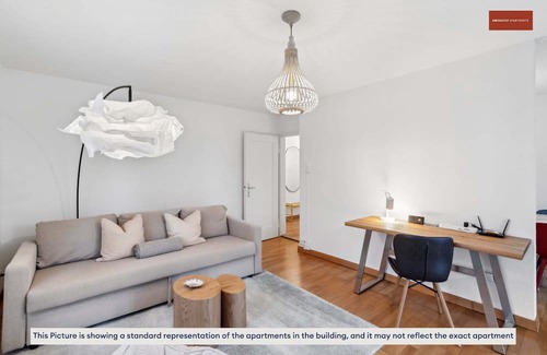 Center Wohnung | Basic 3BR Stay with Balcony Near Zürich HB
