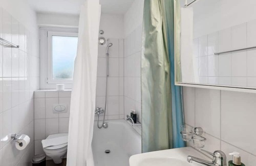 Langstrasse Wohnung | Simple & Convenient 2BR in Zürich City