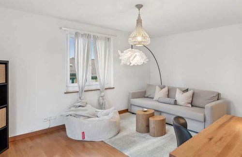 Langstrasse Wohnung | Simple & Convenient 2BR in Zürich City