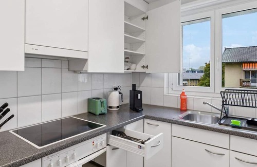 Langstrasse Wohnung | Simple & Convenient 2BR in Zürich City