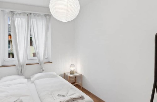 Langstrasse Wohnung | Simple & Convenient 2BR in Zürich City