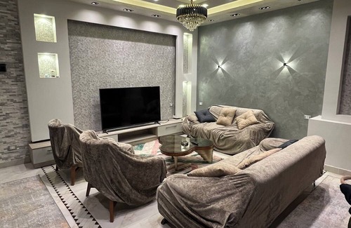 Faisal Haus | Charming 2-bedroom building in Suez Governorate with AC