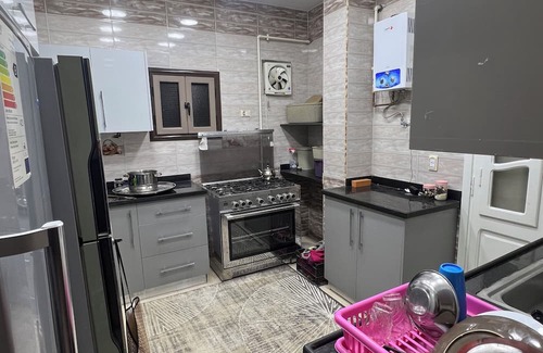 Faisal Haus | Charming 2-bedroom building in Suez Governorate with AC
