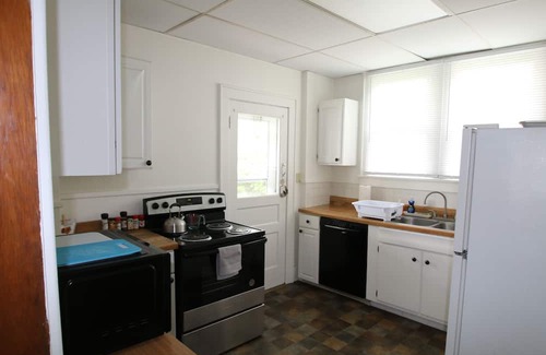 Athens Haus | Charming 3-bedroom house with WiFi and AC in Athens