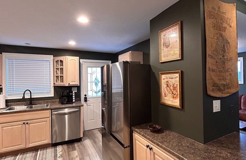 Berlin Haus | Spacious 5BR Retreat - Ride The Wilds Direct from our Driveway!