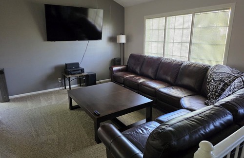Bellevue Haus | Charming 3-bedroom house with AC, WiFi in welcoming Bellevue