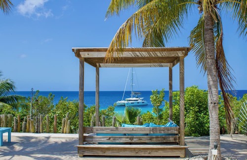 Sabadeco Haus | Crown Ridge 12 – Oceanfront home with private pool & infant of a dive site