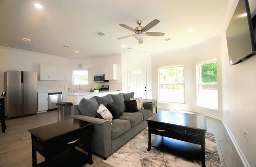 Gonzales Haus | 4/2 NEW COZY HOME in the heart of Gonzales, La.