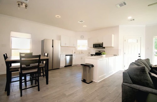 Gonzales Haus | 4/2 NEW COZY HOME in the heart of Gonzales, La.