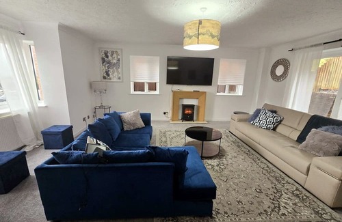 Newport Haus | Horizon House*Sleeps 11*Parking*Groups*Corporates