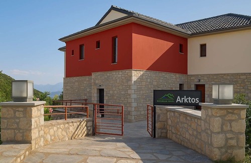 Ligiades Eigentumswohnung | Arktos Hotel | Elegant Suite with Private Balcony