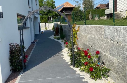 Gurmels Wohnung | Peaceful Swiss Getaway w/Pool, Views & Near Bern