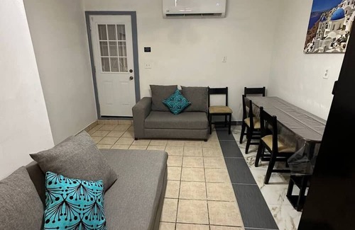 Bonanza Wohnung | Charming 2-bedroom apartment with WiFi, AC in superb Laredo