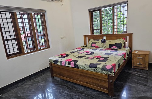 Kochi Haus | Family friendly 4 bedrooms with airconditioners, spacious, fully equipped house.