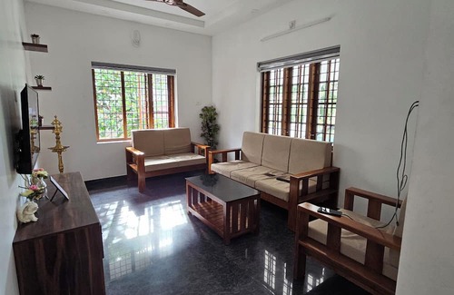 Kochi Haus | Family friendly 4 bedrooms with airconditioners, spacious, fully equipped house.