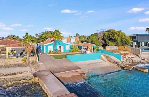 Playa Haus | Beautiful Charming Beachhouse Prime location walking distance to restaurants