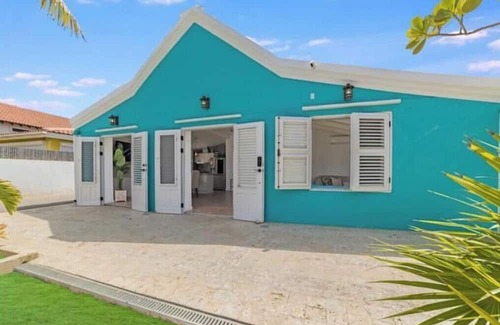 Playa Haus | Beautiful Charming Beachhouse Prime location walking distance to restaurants