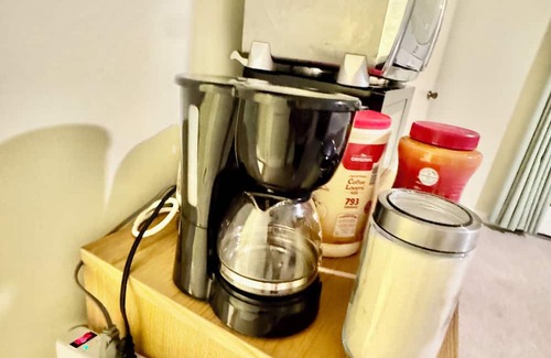 South Redlands Haus | Master bedroom with separate entrance and private deck-no cleaning fee