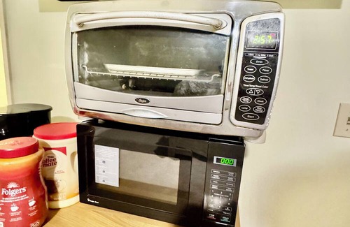 South Redlands Haus | Master bedroom with separate entrance and private deck-no cleaning fee