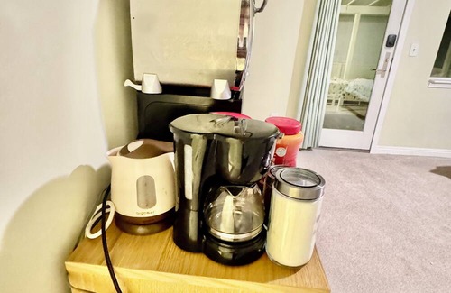 South Redlands Haus | Master bedroom with separate entrance and private deck-no cleaning fee