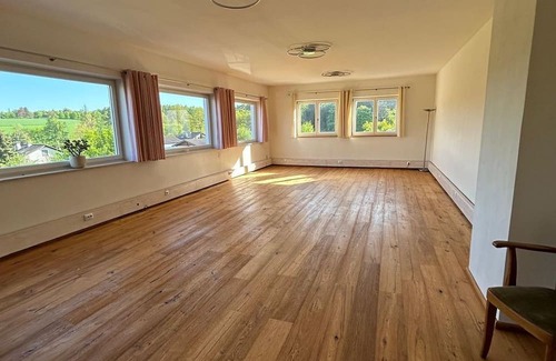 Flammersfeld Haus | 2-bed room Walnut with bathroom "on suite" - Guest and seminar house Mensch und