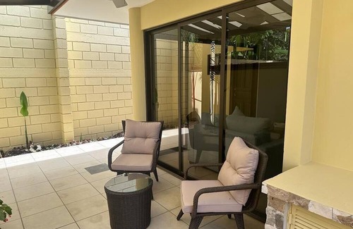 Tarcoles Haus | Cozy updated 2-bedroom house in a quiet neighborhood 10 mins from the beach!