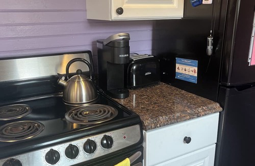 Edinboro Hütte | Quaint Lakeside Cottage in Edinboro just steps from the lake!