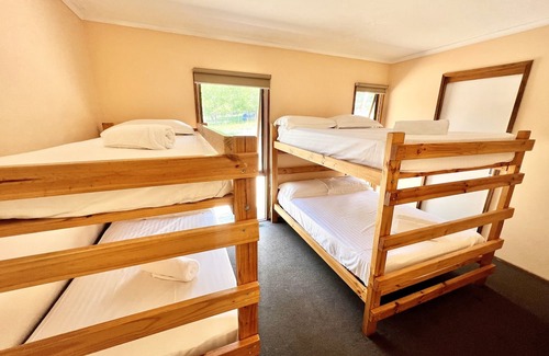 Sawmill Settlement Kabine | Welcome to Albaski Lodge – Your Base for Mountain Adventures