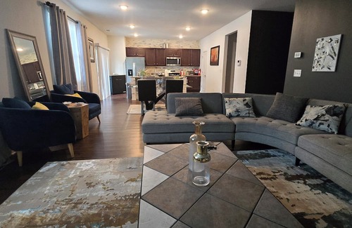 Locust Grove Haus | 4-bedroom house in awesome Locust Grove with fitness room, AC, WiFi