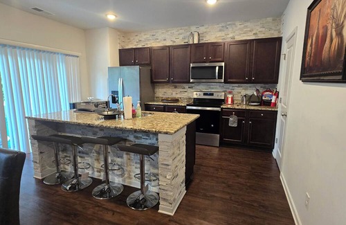 Locust Grove Haus | 4-bedroom house in awesome Locust Grove with fitness room, AC, WiFi