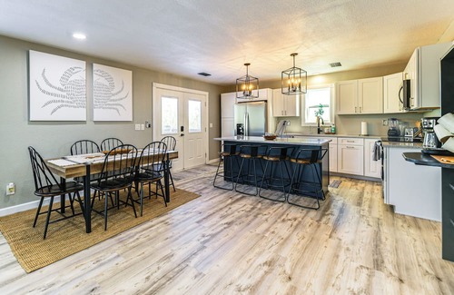 Long Mott Kabine | Bleu Bayou ~ Quiet Waterfront River Retreat w/ Private Dock and Ramp