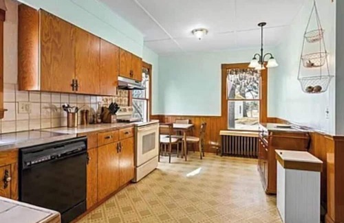 Waterville Haus | Charming 4-bedroom house with AC, WiFi in awesome Winslow