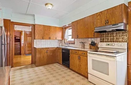 Waterville Haus | Charming 4-bedroom house with AC, WiFi in awesome Winslow