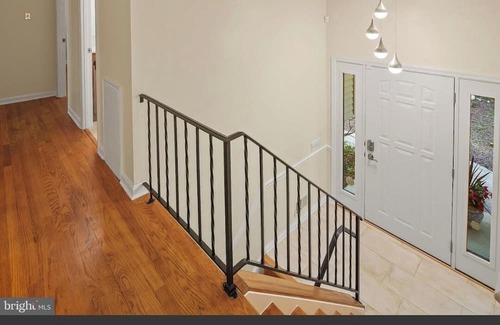 Dayton Haus | Charming 3-bedroom house with WiFi and AC in tranquil community in Ellicott City