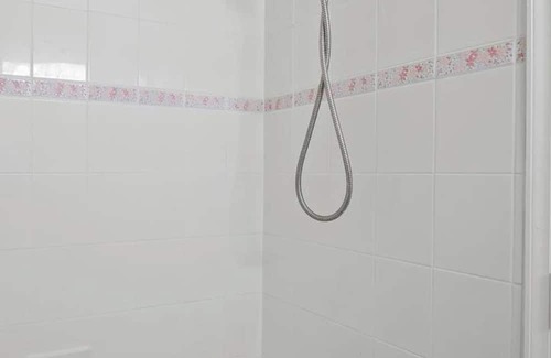 Dayton Haus | Charming 3-bedroom house with WiFi and AC in tranquil community in Ellicott City