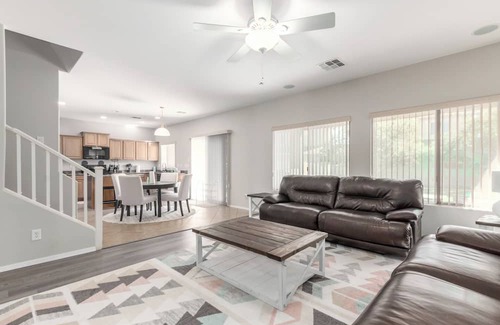 Royal Ranch Haus | Spacious 4 Bedroom Home with Pool / Game room