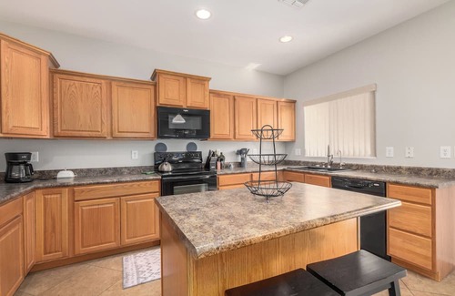 Royal Ranch Haus | Spacious 4 Bedroom Home with Pool / Game room