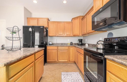 Royal Ranch Haus | Spacious 4 Bedroom Home with Pool / Game room