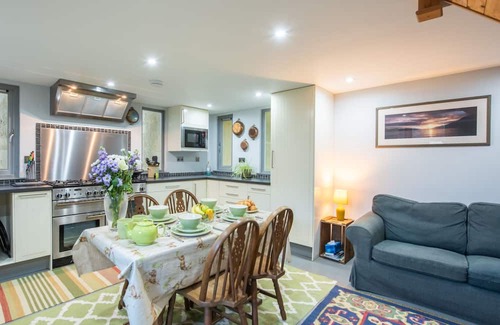 Invermoriston Haus | Loch Ness Granary by Interhome