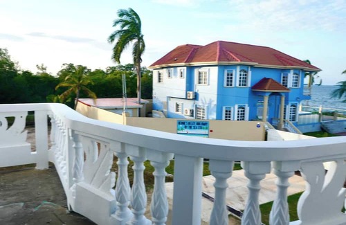 Belize City Wohnung | See Belize SEABREEZE Sea View Studio with Balcony, Pool & Overwater Deck, 2nd FL