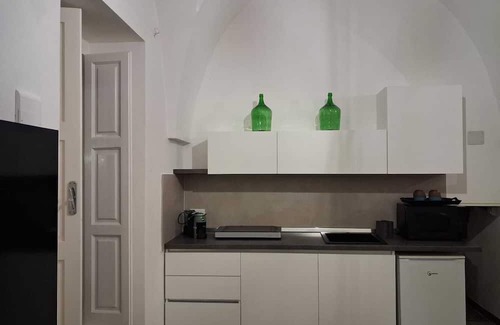 Capitolo Haus | The White Apple