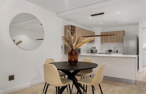 Flora Park Wohnung | Modern Greenpoint Getaway