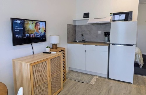 Kewarra Beach Wohnung | Modern retreat in beautiful beach suburb of tropical Far North Qld. Dog-friendly