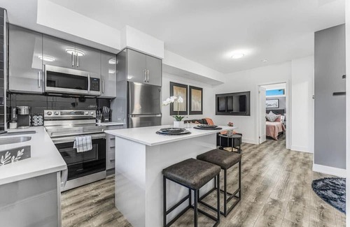 Niagara Falls Wohnung | NEW Stylish 1BR wBBQ | Close to Falls | Sleeps 4!