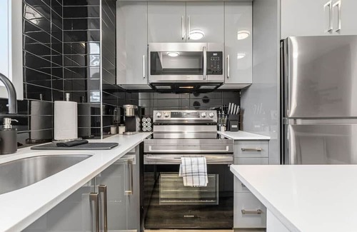 Niagara Falls Wohnung | NEW Stylish 1BR wBBQ | Close to Falls | Sleeps 4!
