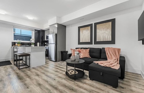 Niagara Falls Wohnung | NEW Stylish 1BR wBBQ | Close to Falls | Sleeps 4!