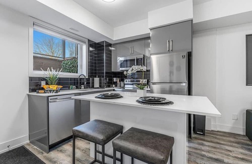 Niagara Falls Wohnung | NEW Stylish 1BR wBBQ | Close to Falls | Sleeps 4!